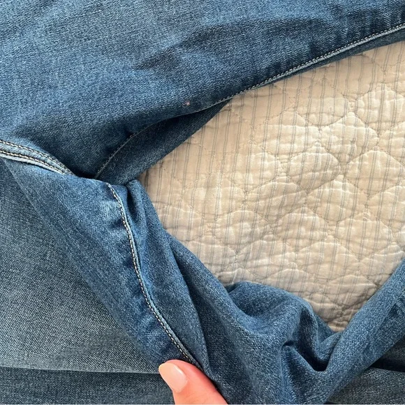 Women’s Abercrombie curve love flare  Blue Jeans - Picture 4 of 7